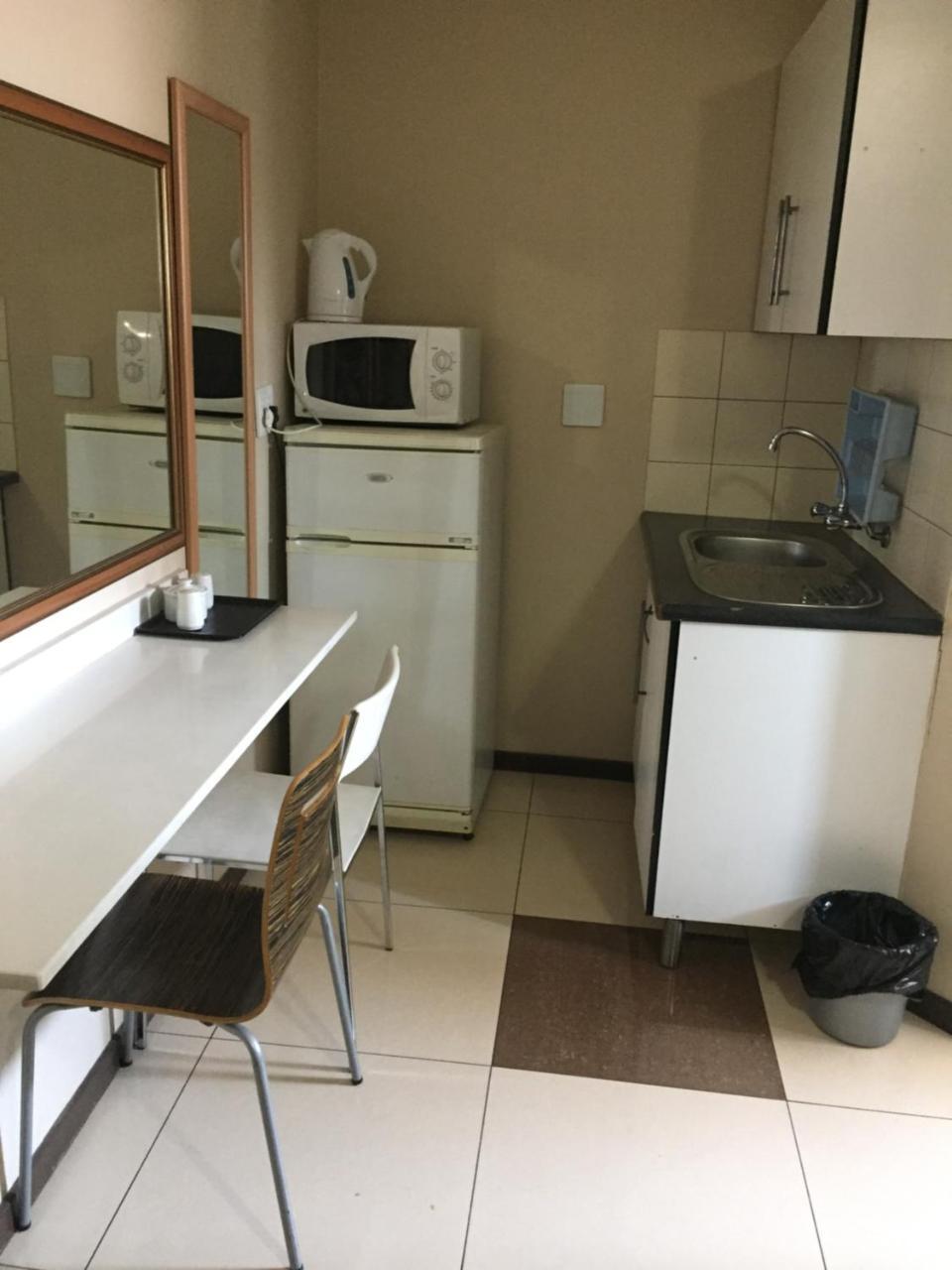 Fordsburg Inn Йоханесбург Екстериор снимка